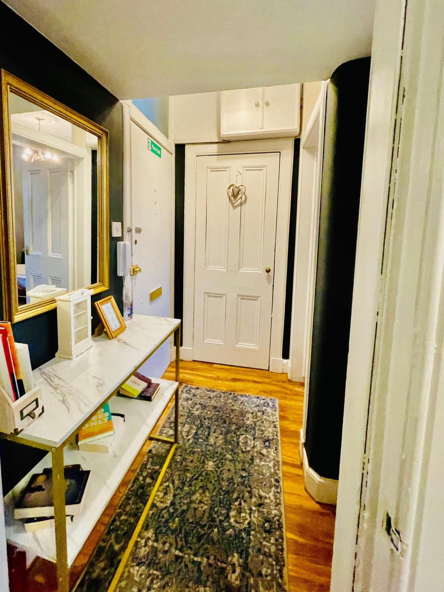 Glamours Stylish Victorian Near Centre Appartement